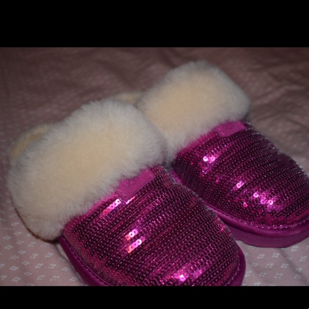 Pink sparkling UGGs💓